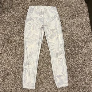 Lululemon Marble Floral Leggings- barely worn size 6